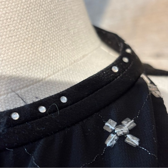 Vintage Saint Nouvaro‎ women’s black embellished sleeveless blouse - Picture 11 of 12